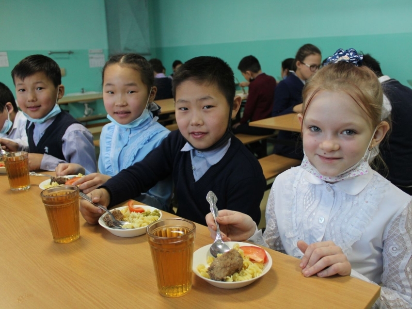 Минобразования Забайкалья: На  горячее питание школьникам региона направлено 71,6 миллиона рублей